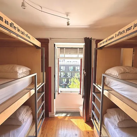 호스텔 리볼리 시네마