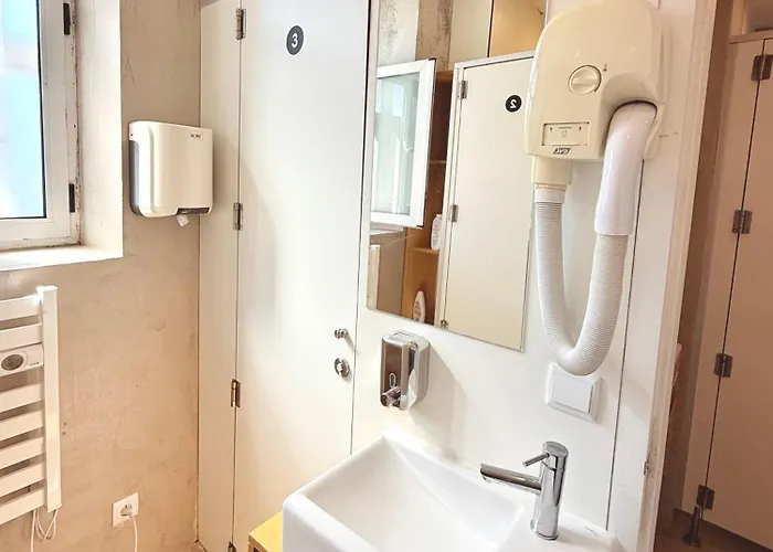 Hostal Rivoli Cinema *