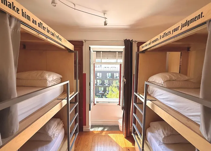 Hostal Rivoli Cinema